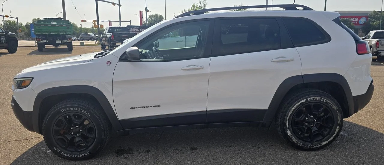 Used 2020 White Jeep Trailhawk Elite image 2