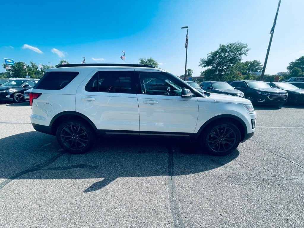 Used 2017 White Ford XLT image 7