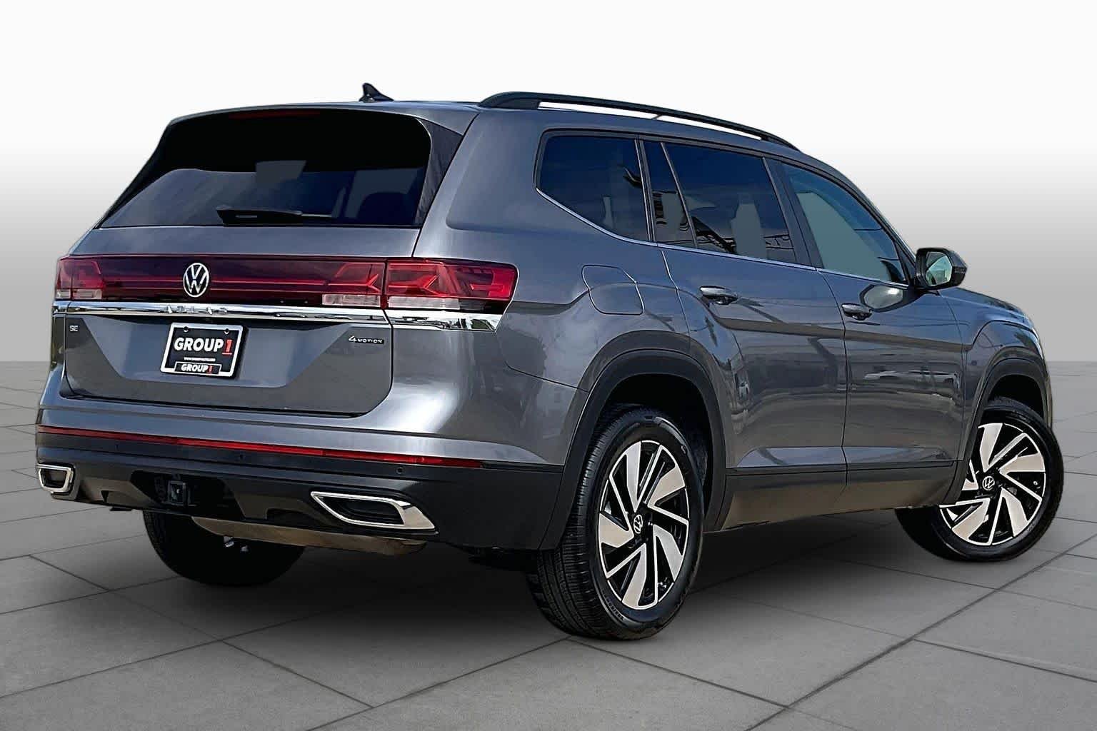 Used 2025 Platinum Gray Metallic Volkswagen 2.0T SE w/Technology image 12