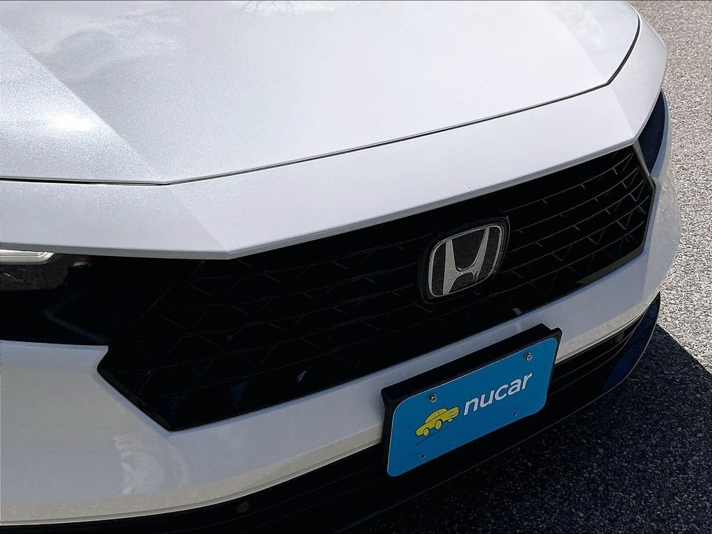 Used 2025 White Honda Touring image 31