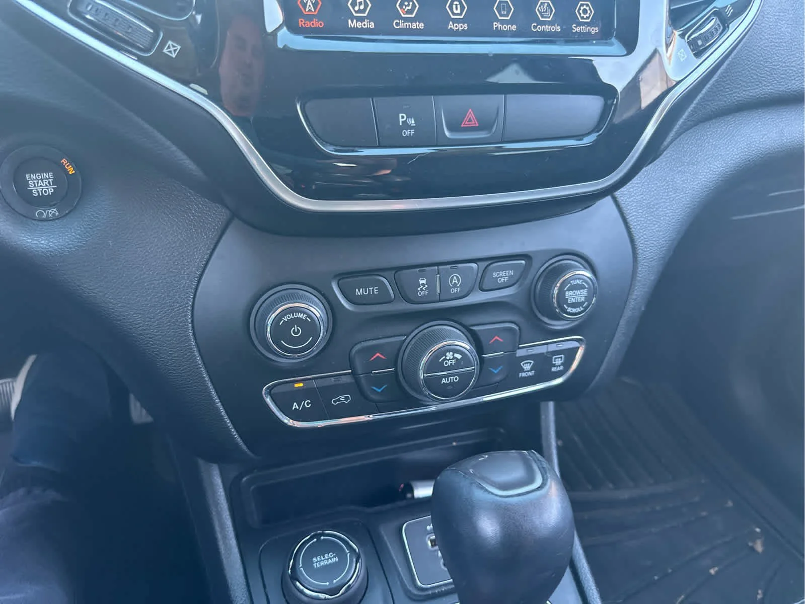 Used 2019 Bright White Clearcoat Jeep Limited image 9
