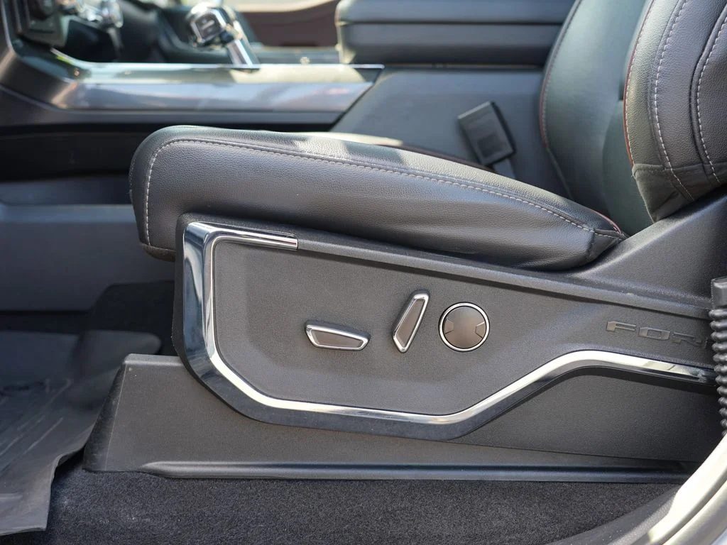 Used 2023  Ford Lariat image 15