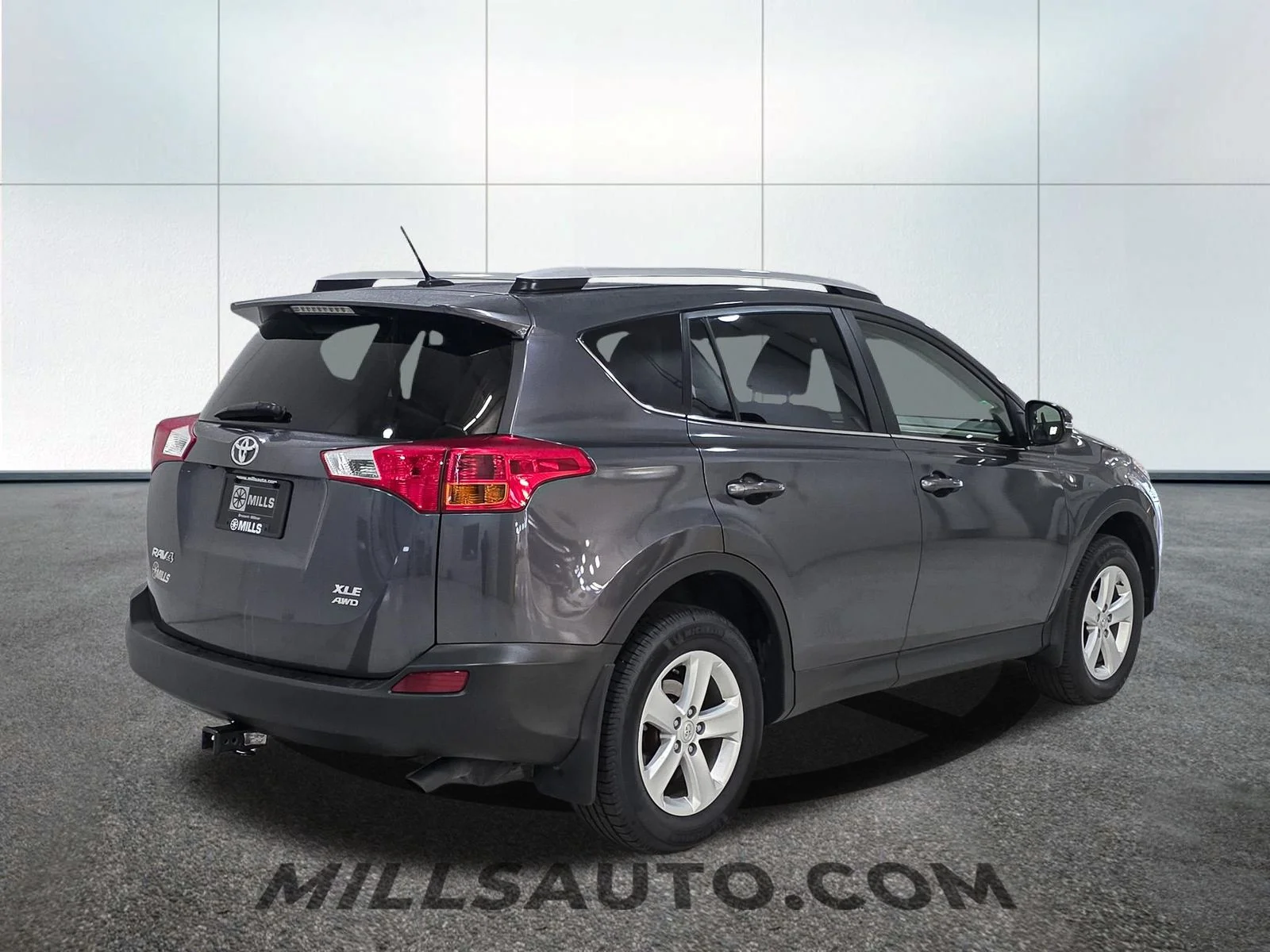Used 2014 Gray Toyota XLE image 8