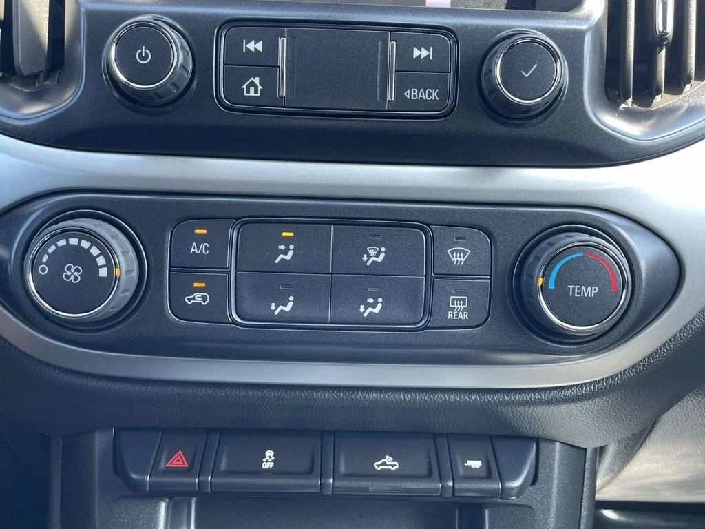 Used 2022 White Chevrolet LT image 37