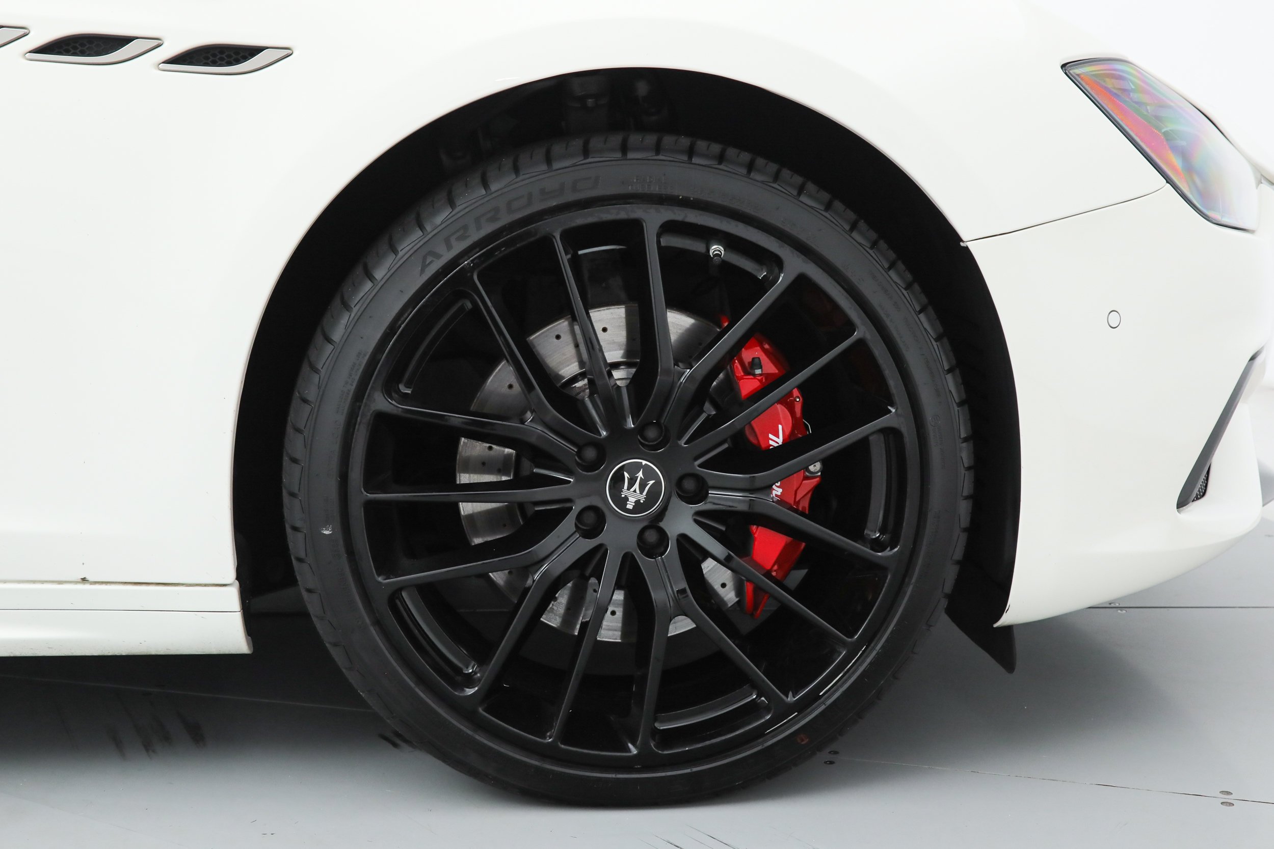 Used 2023 White Maserati Modena image 18
