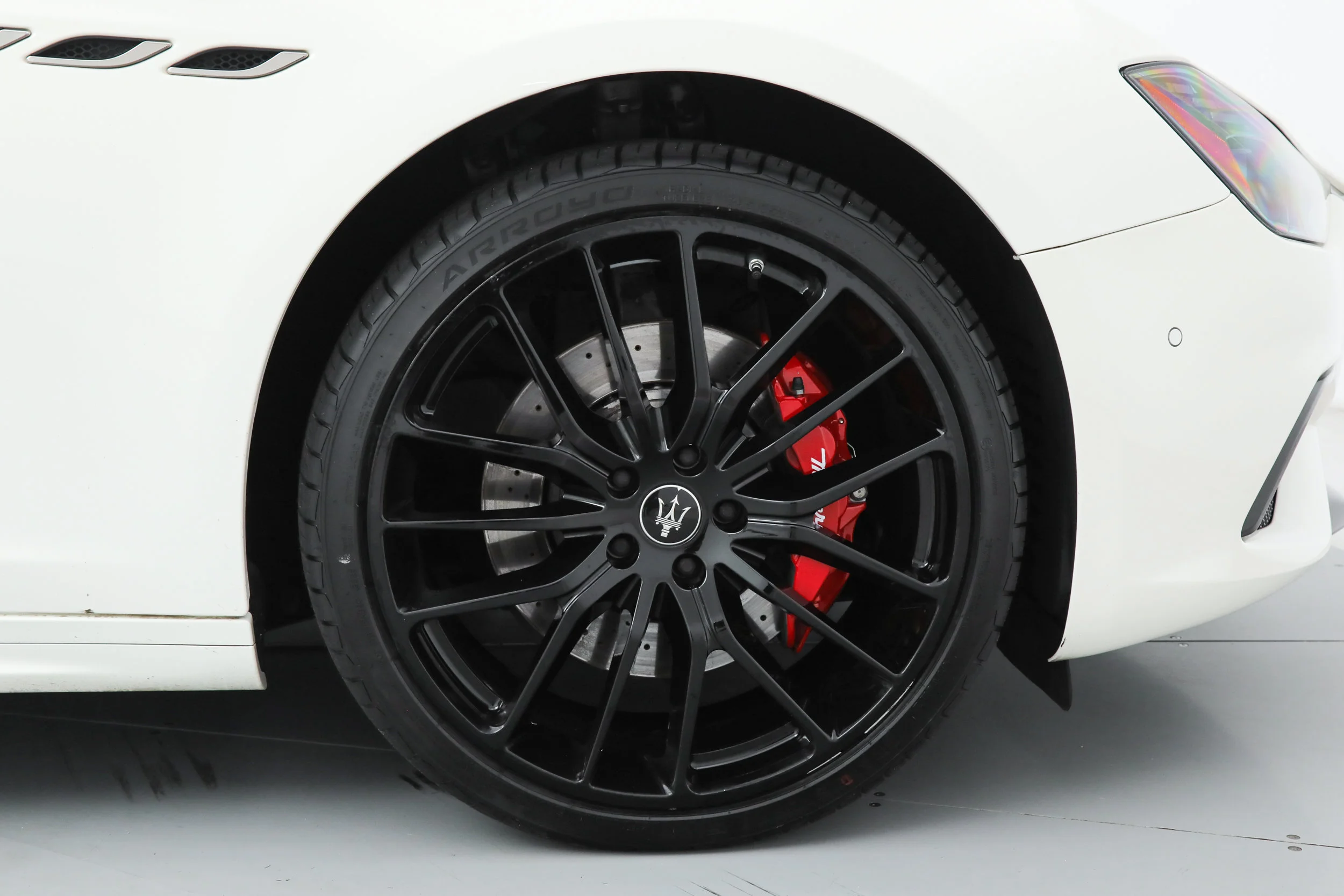 Certified Used 2023 White Maserati Modena image 18