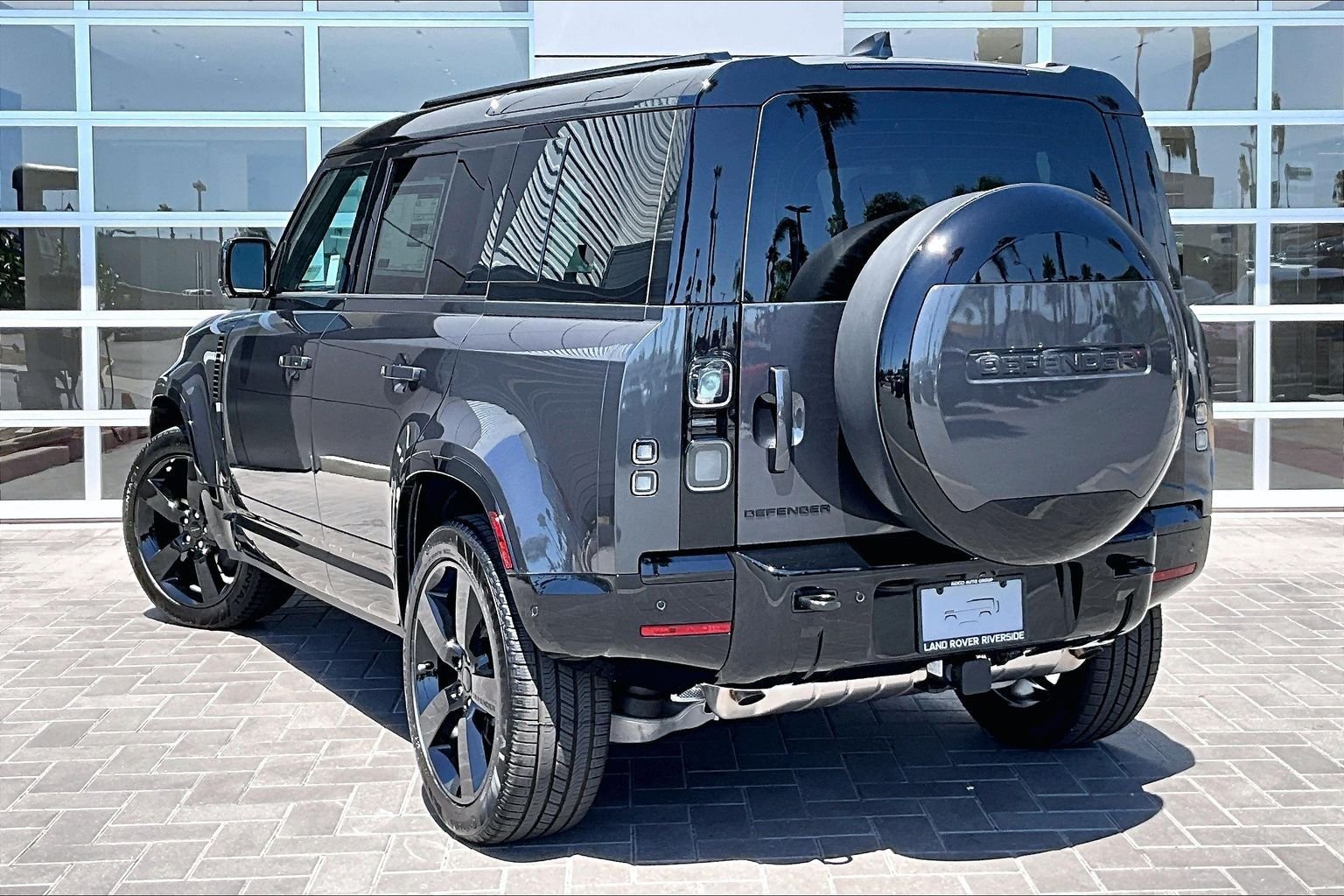 New 2026 Carpathian Grey Land Rover X-Dynamic SE image 3