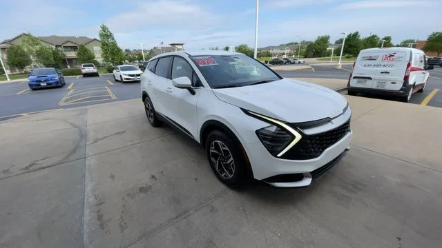 2025 Kia Sportage LX - Photo 4