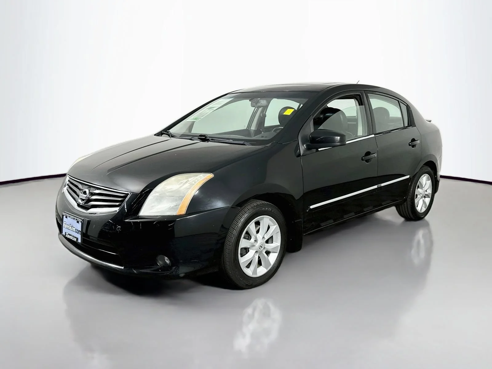 Used 2011 Black Nissan 2.0 SL image 4