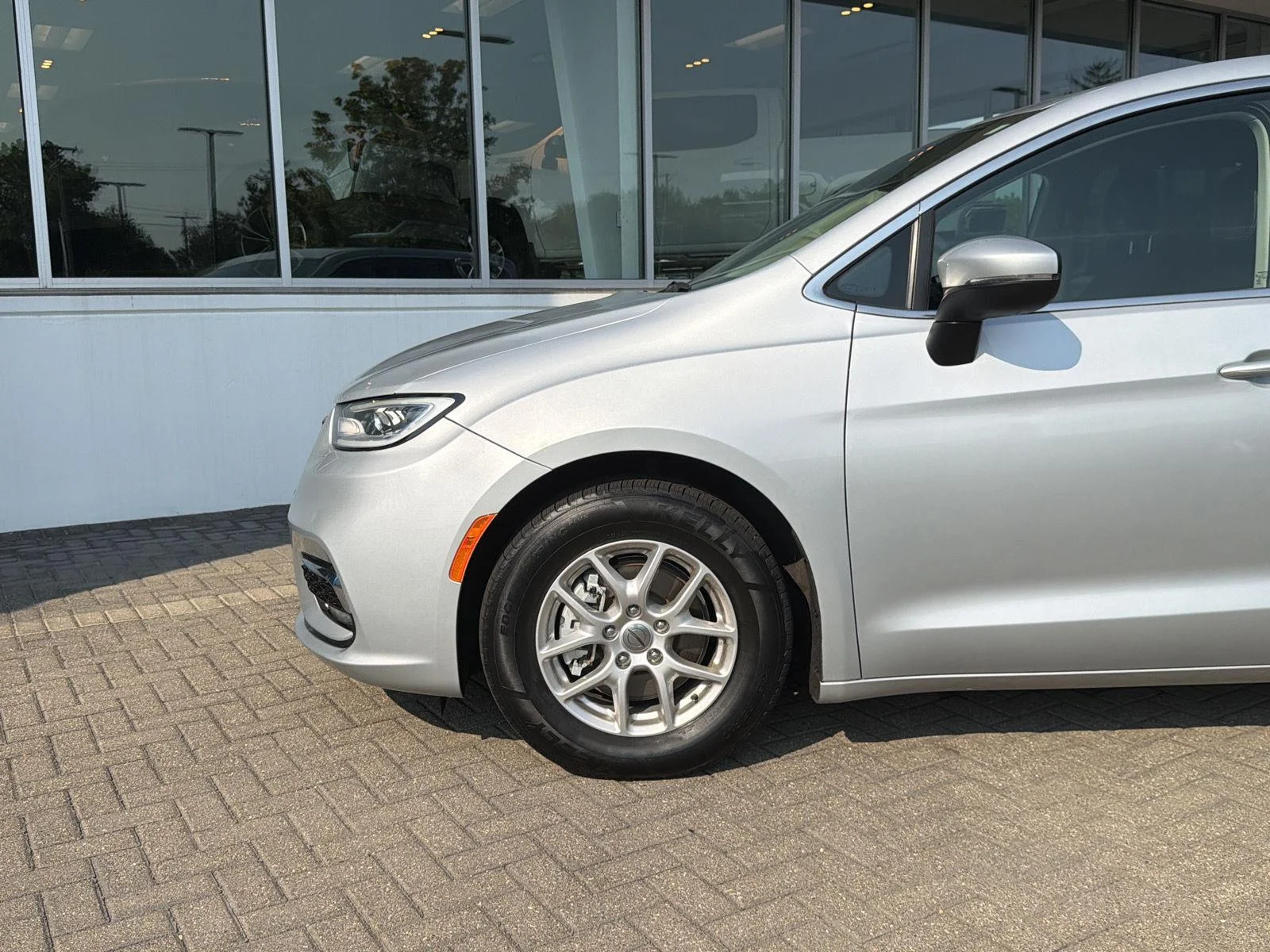 Used 2023 Silver Mist Clearcoat Chrysler Touring L image 9