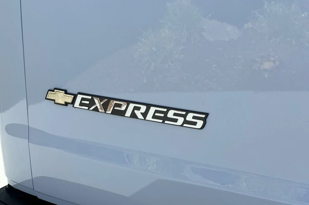 2024 Chevrolet Express Passenger LT - Photo 27