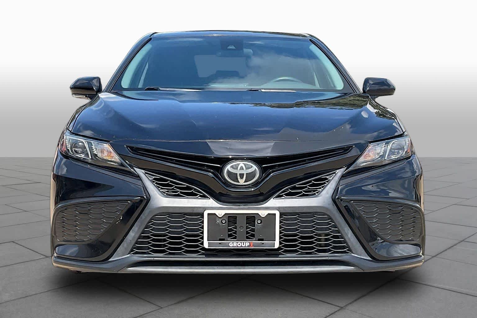 Used 2022 Midnight Black Metallic Toyota SE image 4