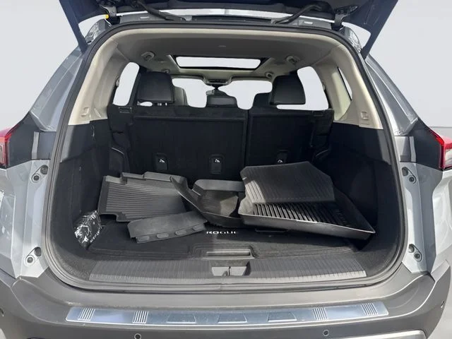 Used 2023 Gray Nissan SL image 19