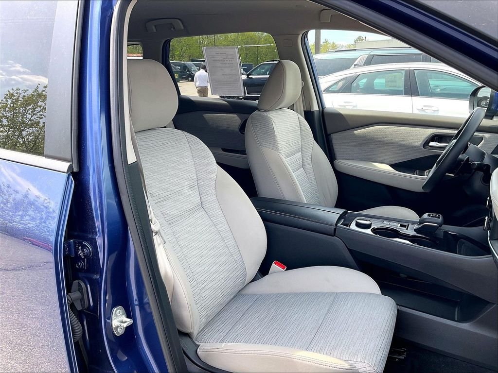 Used 2023 Caspian Blue Metallic Nissan SV image 10