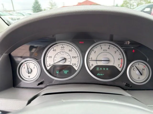 Used 2009 Green Chrysler Touring image 11