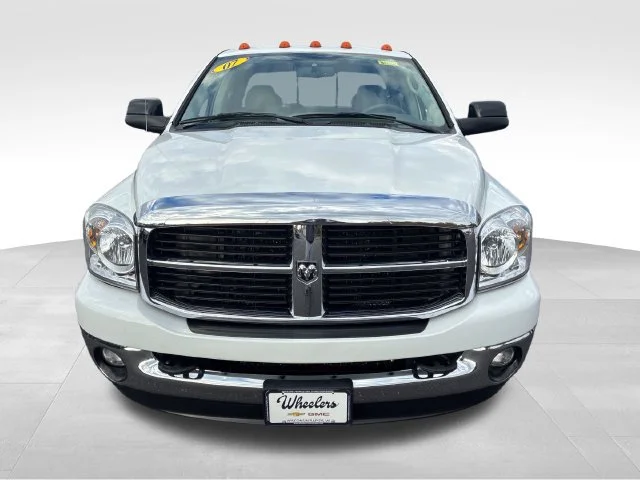 Used 2007 White Dodge SLT image 9
