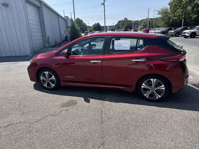 Used 2018 Red Nissan SV image 8