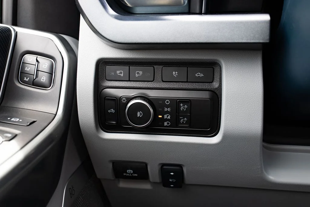 Used 2023  Ford Limited image 14