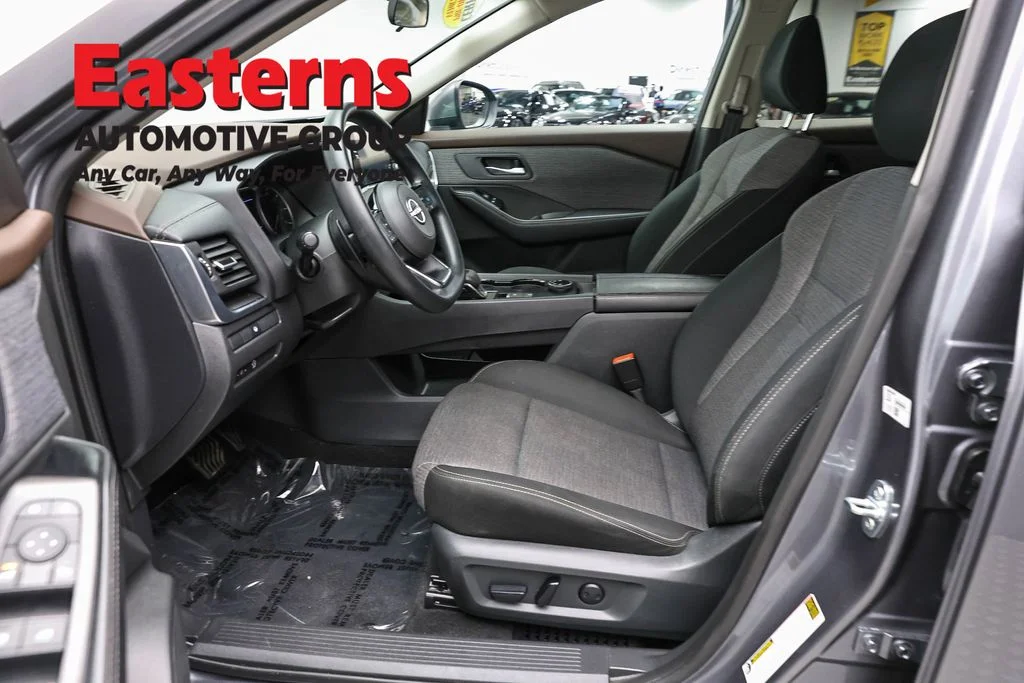 Used 2023 Gray Nissan SV image 13