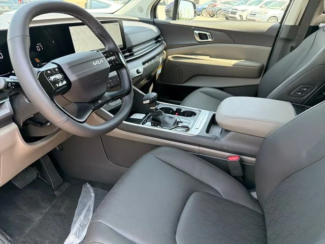 2027 Kia Carnival EX - Photo 16