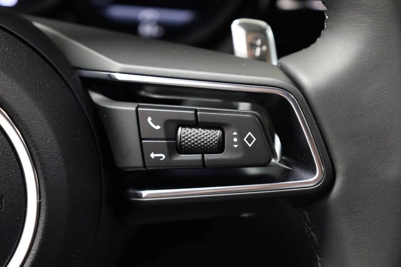 2026 Porsche Macan T - Photo 28