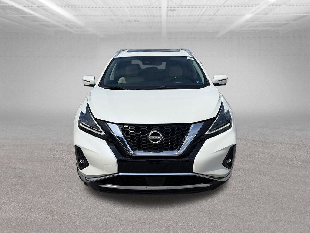Used 2024 Pearl White Nissan Platinum image 9