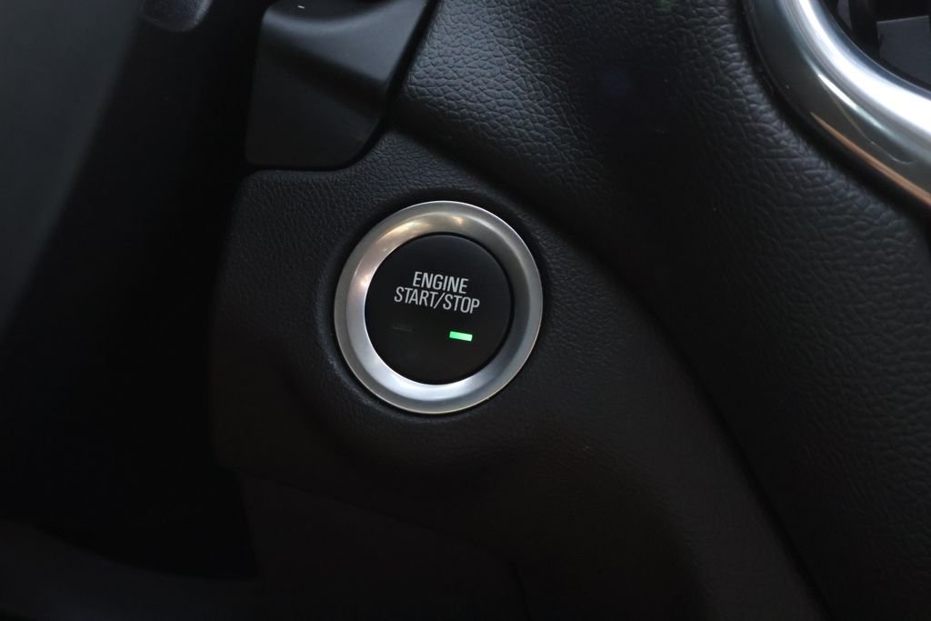 Used 2024 Summit White Chevrolet LT image 27