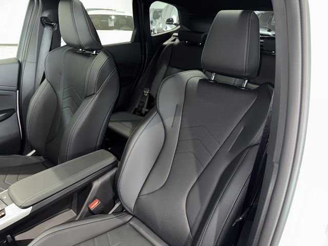 New 2026 Mineral White Metallic BMW xDrive28i image 24