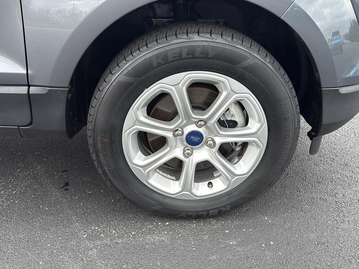 Used 2019 Black Ford SE image 10