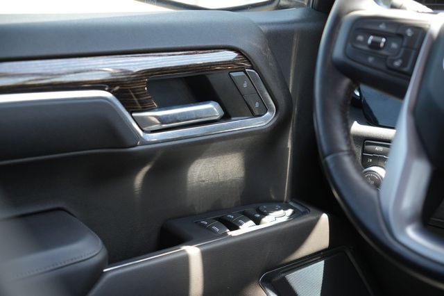 Used 2022 Silver GMC Elevation image 23