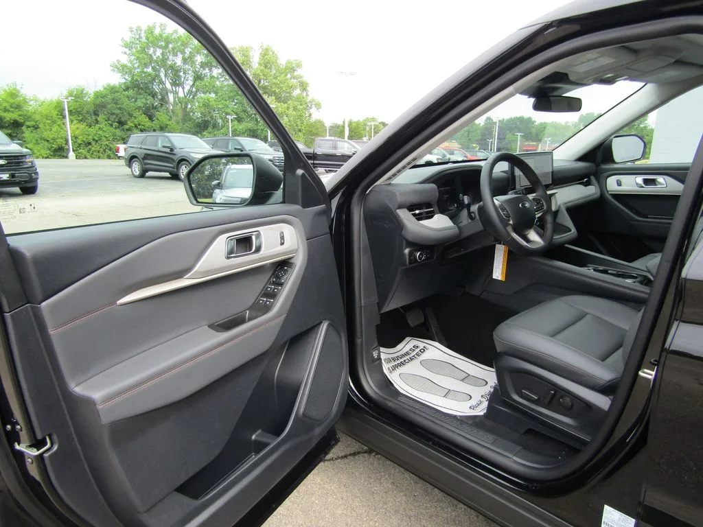 New 2026 Agate Black Metallic Ford Active image 9