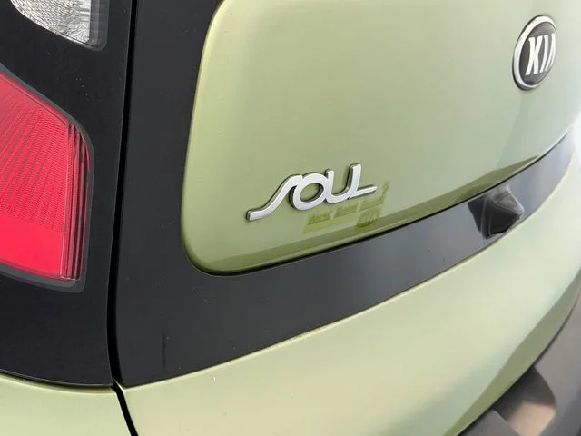 Used 2015 Green Kia Base image 11