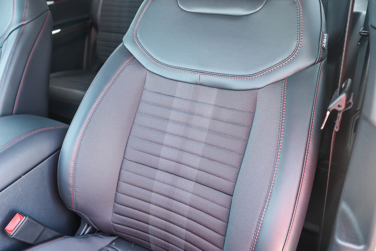 New 2026 Star White Metallic Tri-Coat Ford ST-Line image 24