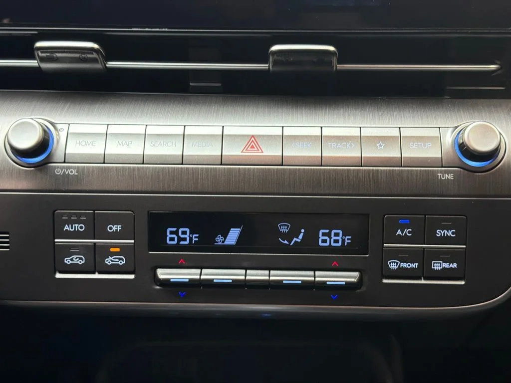 Used 2025 Atlas White Hyundai SEL image 16