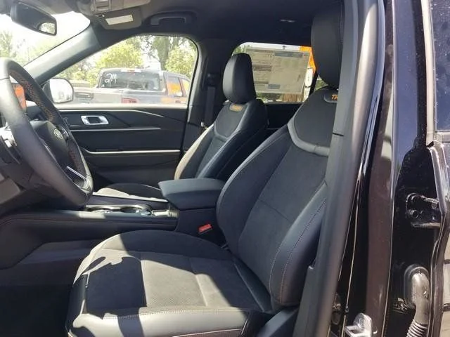New 2026 Agate Black Metallic Ford Tremor® image 14