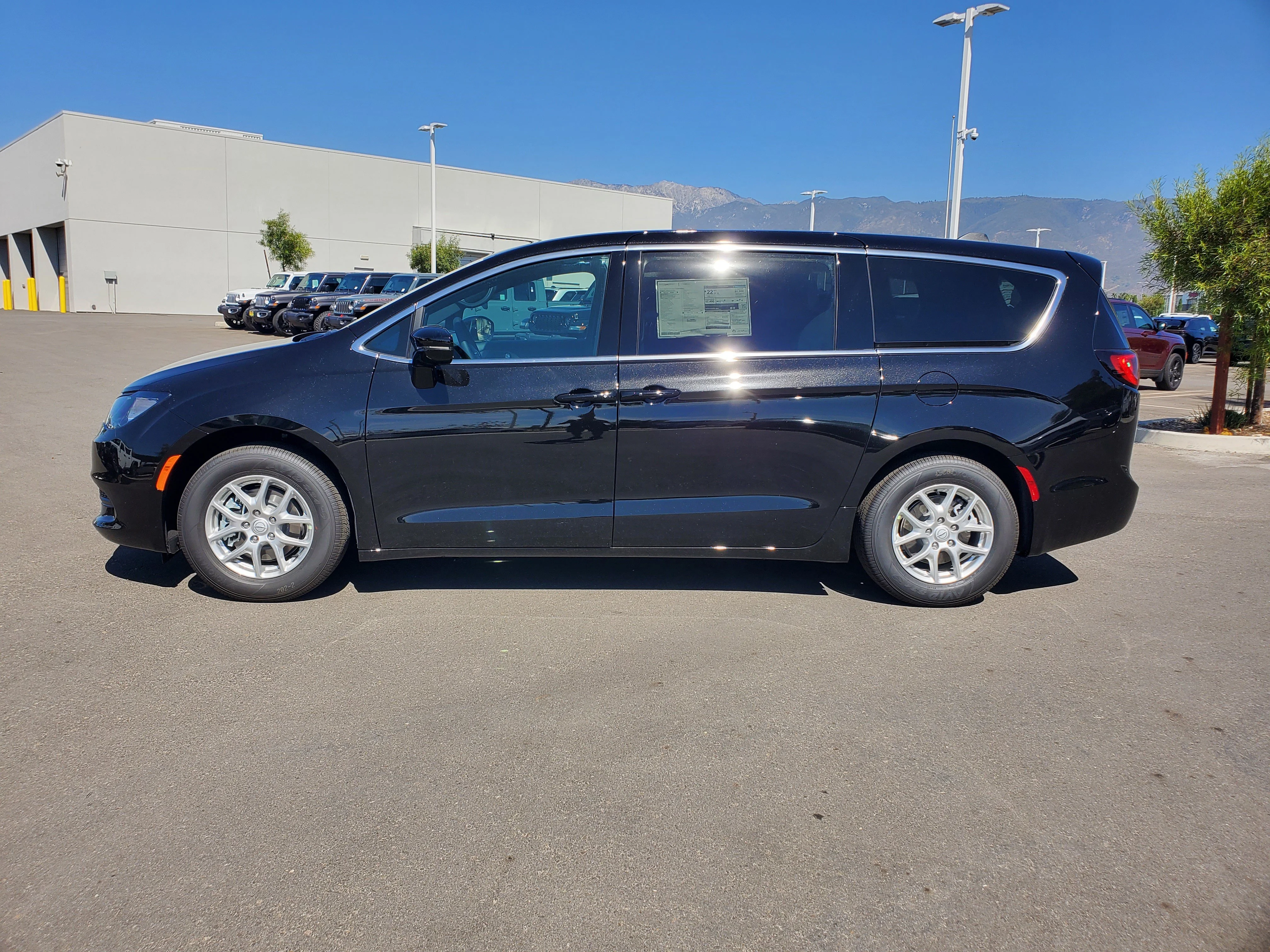New 2026 Diamond Black Crystal Pearl-Coat Exterior Paint Chrysler LX image 2