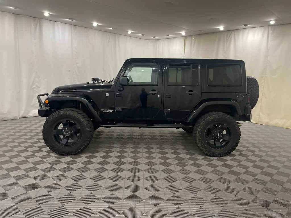 Used 2012  Jeep Rubicon image 10