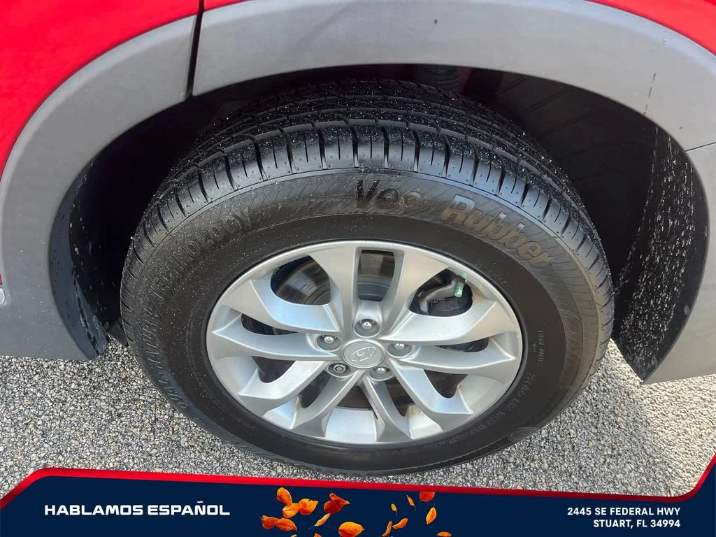 Used 2020 Red Hyundai SE image 9