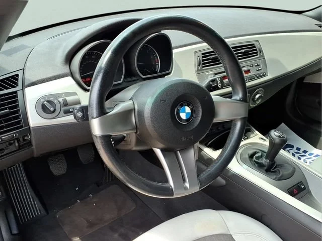 Used 2003  BMW 2.5i image 4