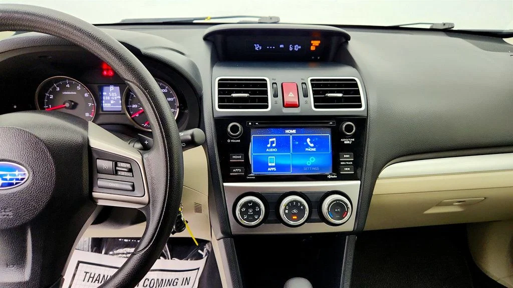 Used 2015 Quartz Blue Pearl Subaru 5dr CVT 2.0i Premium image 17