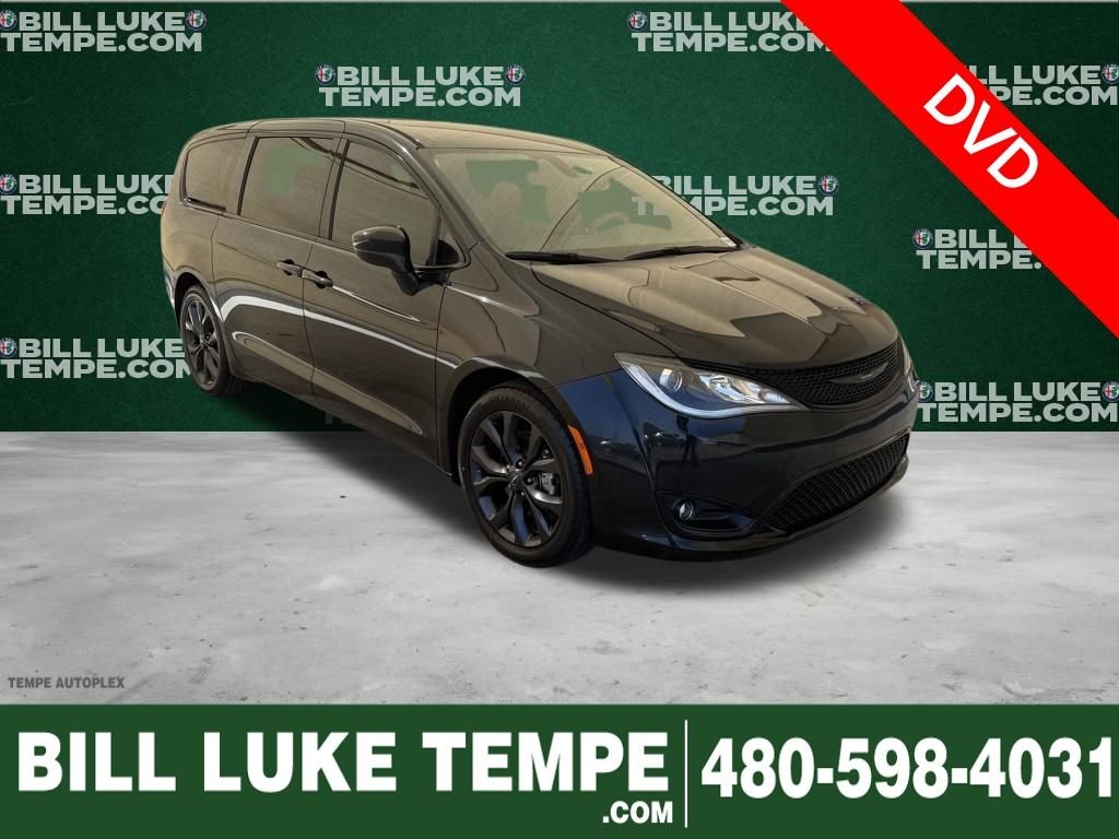 2020 Chrysler Pacifica Touring's photo