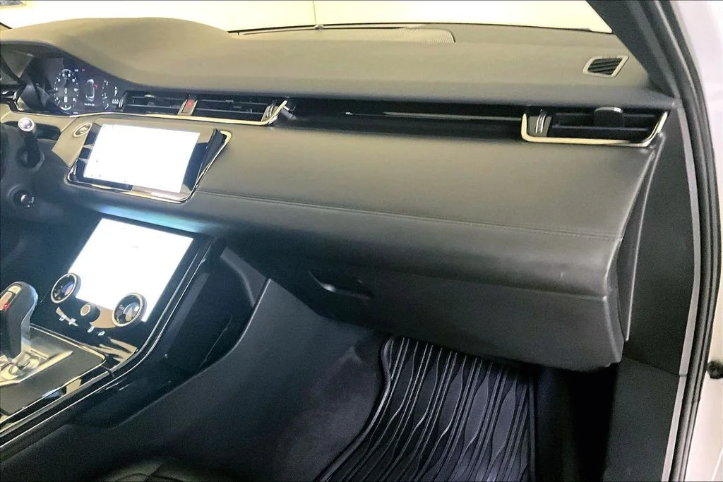 Used 2020 White Land Rover R-Dynamic HSE image 16