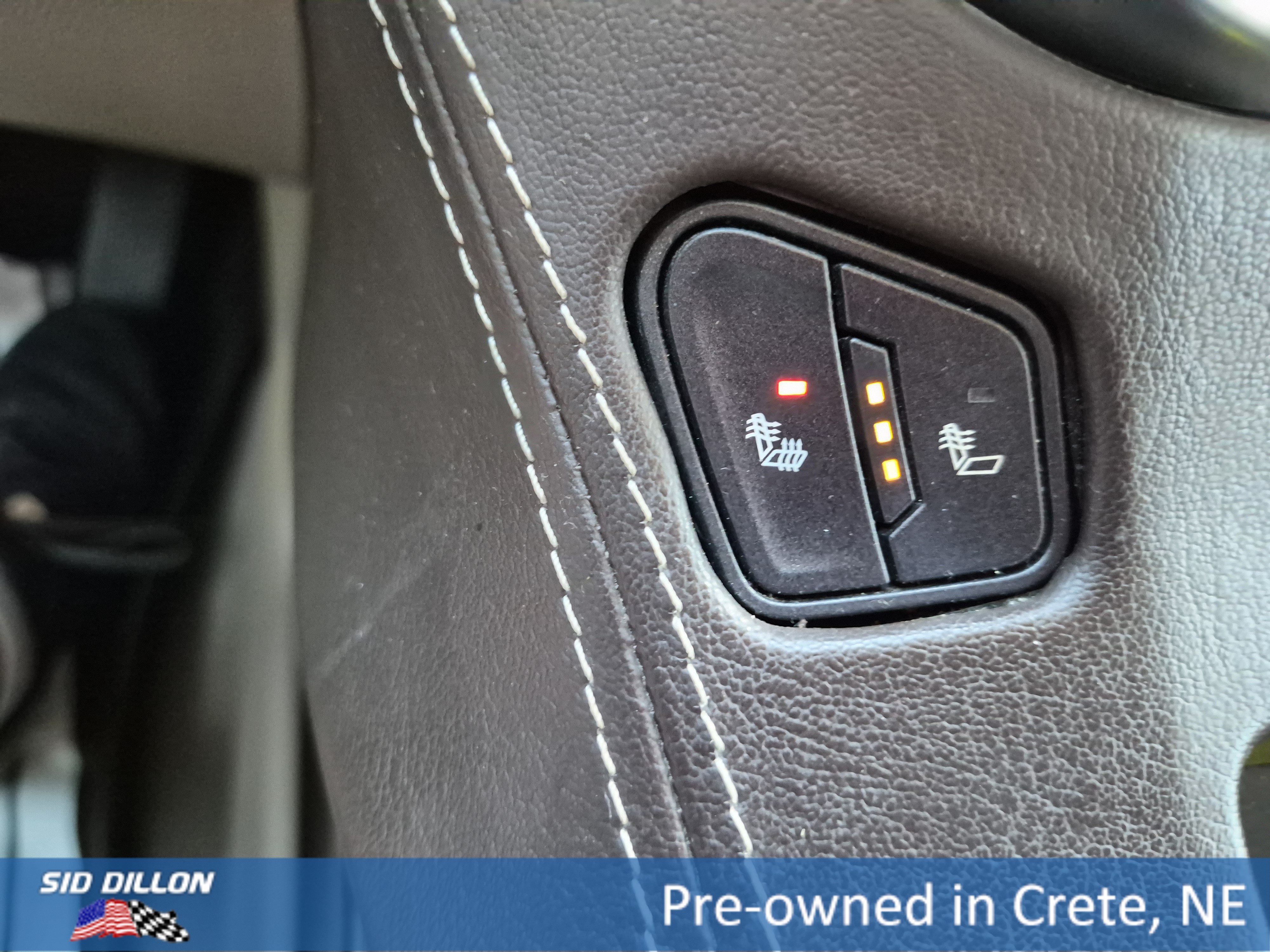 Used 2019 Iridescent Pearl Tricoat Chevrolet LT image 12
