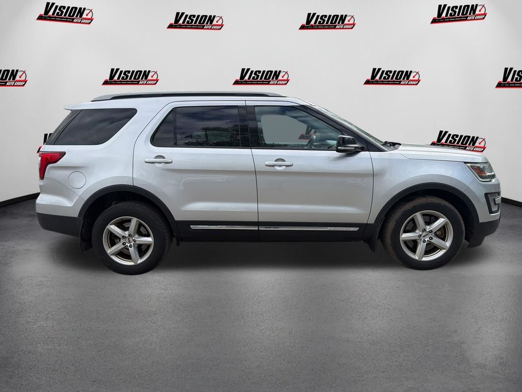 Used 2017 Silver Ford XLT image 4