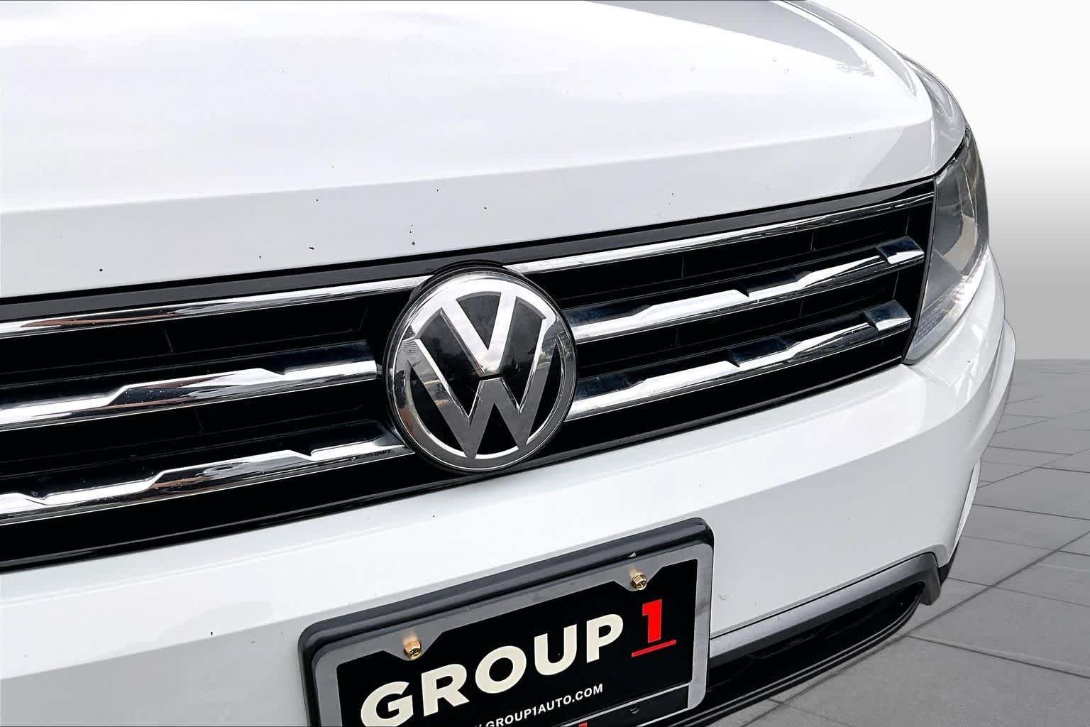 Used 2020 Pure White Volkswagen S image 30