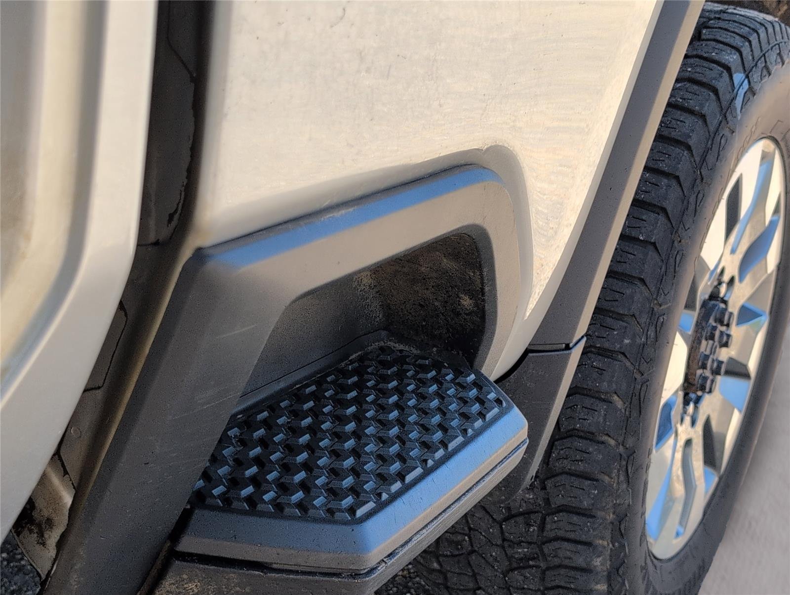 Used 2023 Silver Ice Metallic Chevrolet LT image 35