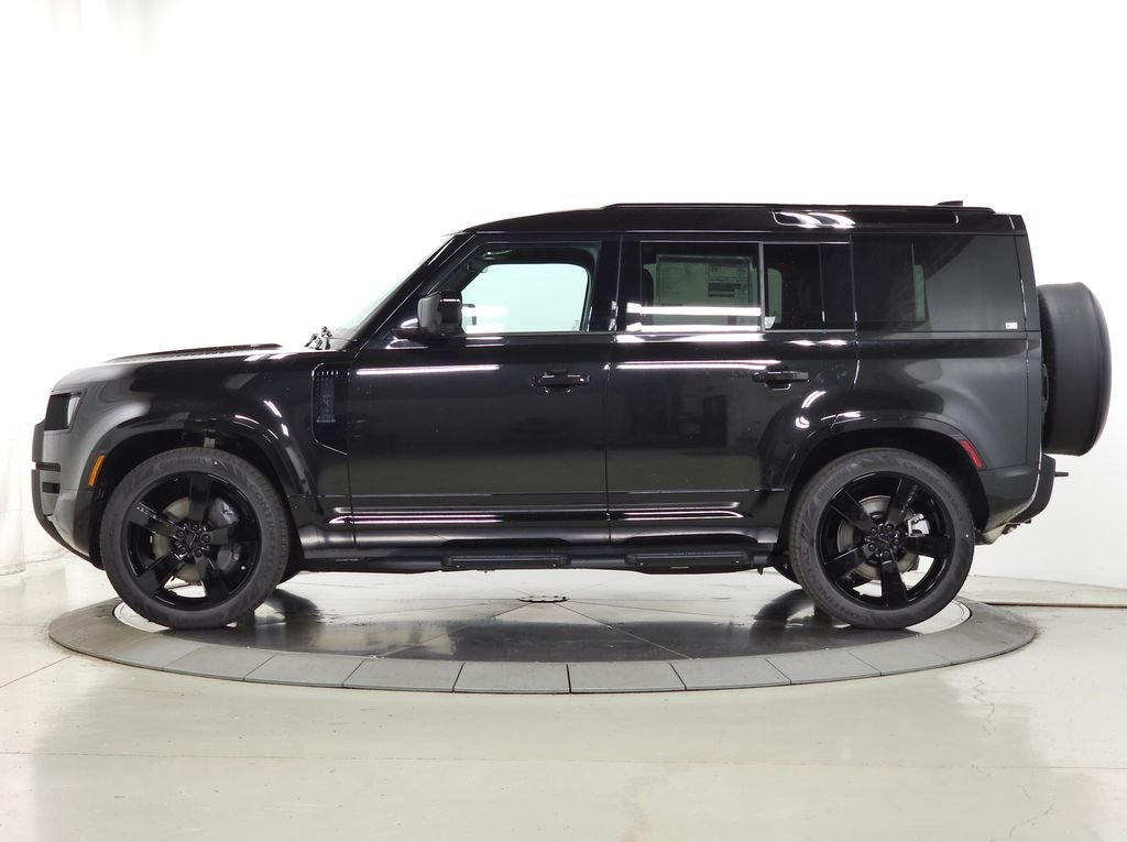 New 2026 Santorini Black Land Rover X-Dynamic SE image 2