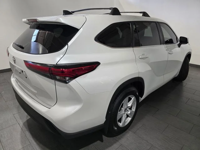Used 2023 Beige Toyota L image 6