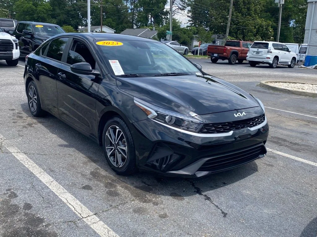 2023 Kia Forte LXS AT's photo