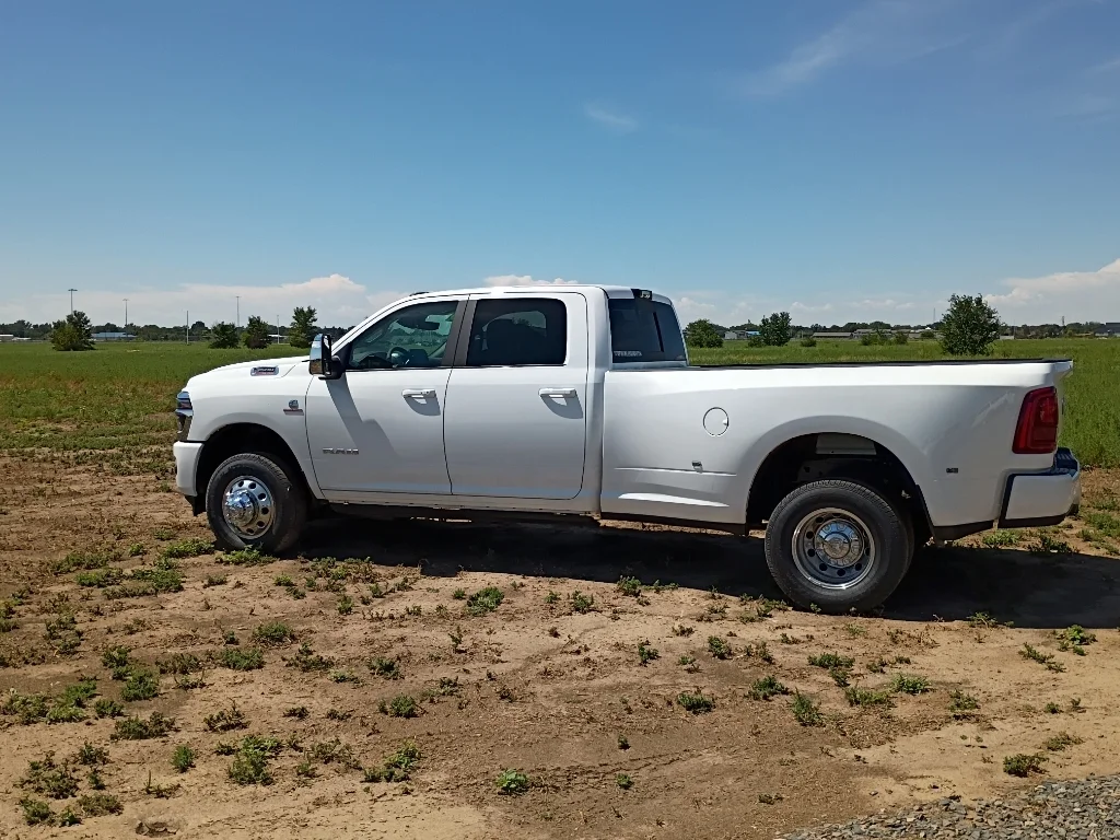 New 2026 Bright White Clear-Coat Exterior Paint RAM Laramie image 3